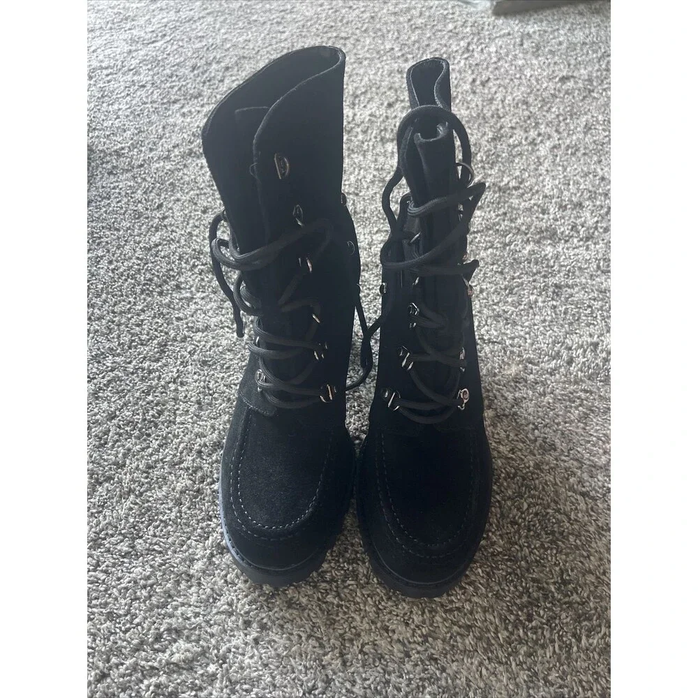 SVDSPHDE Woman’s Black Round Toe Lace Up Ankle Boots Size 9.5 New With Box.